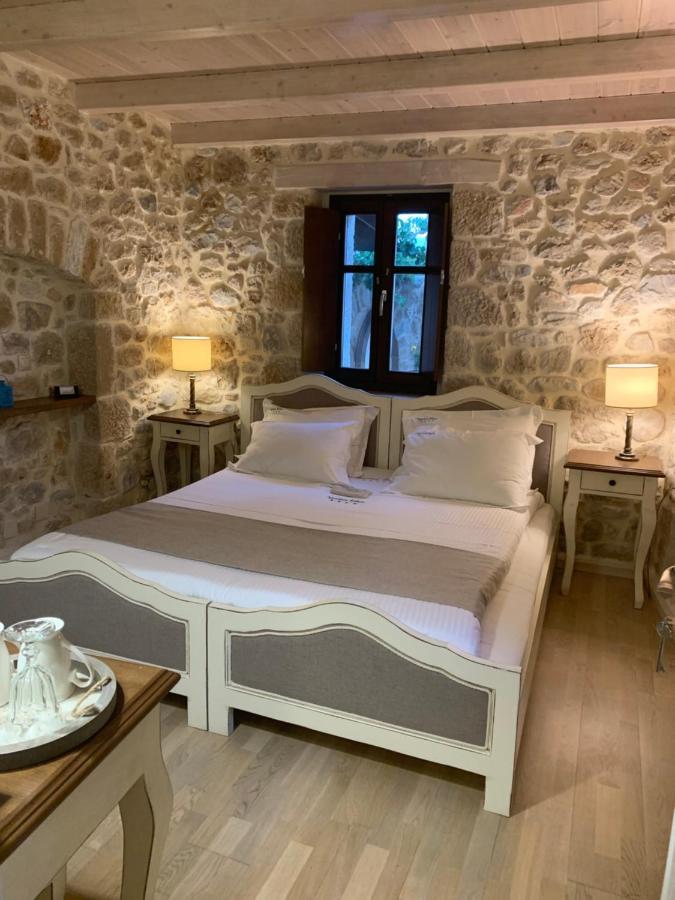 Vetilios Lithos Boutique Hotel Néon Oítilon Buitenkant foto