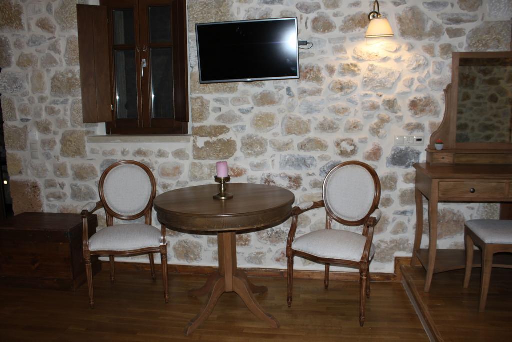 Vetilios Lithos Boutique Hotel Néon Oítilon Buitenkant foto