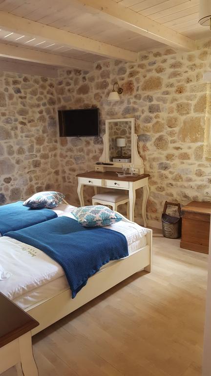 Vetilios Lithos Boutique Hotel Néon Oítilon Buitenkant foto