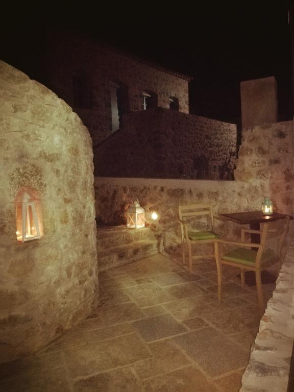 Vetilios Lithos Boutique Hotel Néon Oítilon Buitenkant foto